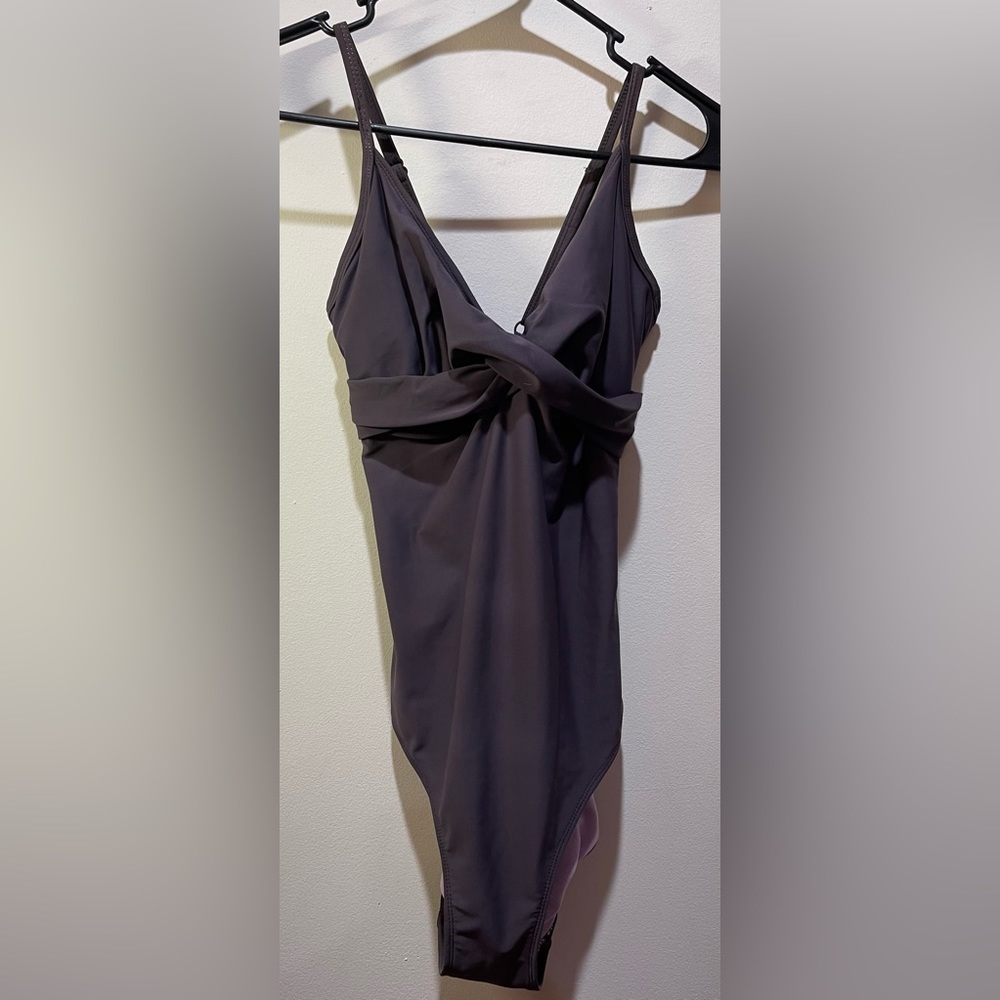 Athleta Women's One Piece Swimsuit Dark Grey 36C 34D 32DD Crisscross Back NWOT